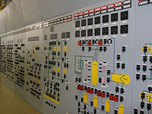 Большой щит управления