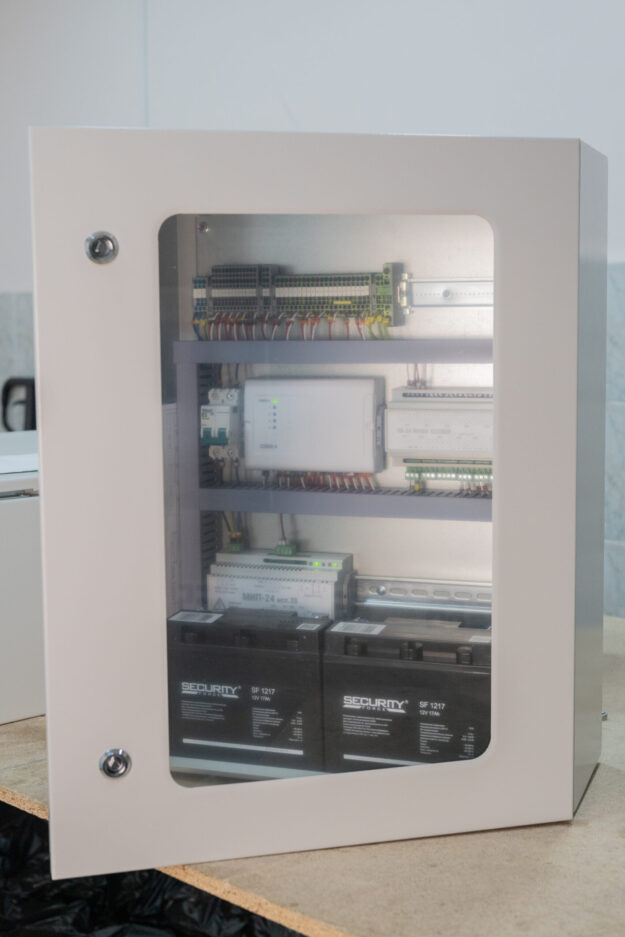 серый щит автоматики